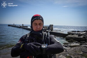 В Одессе 20-летнюю полицейскую из Ровно смыло волной в море: девушку ищут спасатели фото 1