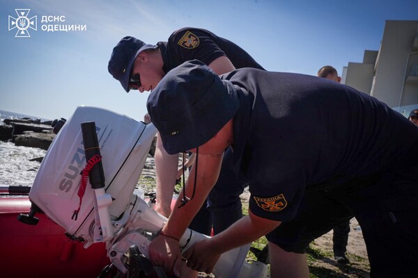 В Одесі 20-річну поліцейську з Рівного змило хвилею в море: дівчину шукають рятувальники фото 3