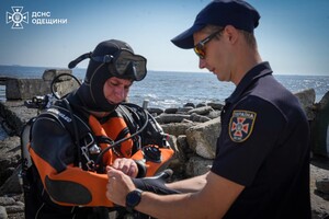 В Одесі 20-річну поліцейську з Рівного змило хвилею в море: дівчину шукають рятувальники фото 4