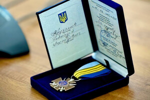 Труханов отримав нагороду ЗСУ &quot;За службу та перемогу&quot;: це сподобалося не всім фото 2
