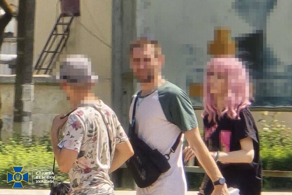 В Одессе поймали агентурную группу ФСБ с военными: одна из агенток пользовалась париками фото