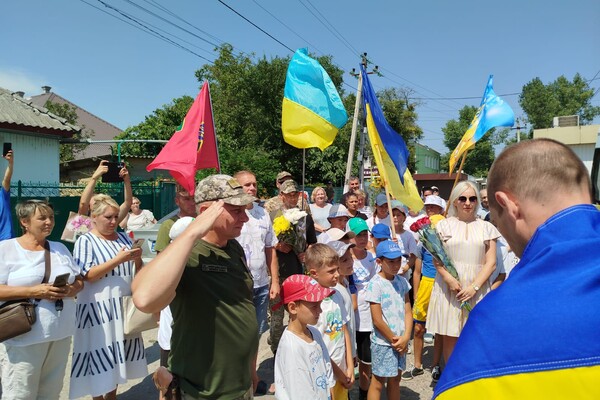 Более двух лет в плену: в Одесскую область вернулись четверо защитников Змеиного фото