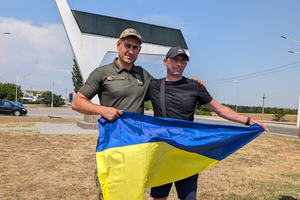 Понад два роки у полоні: на Одещину повернулися четверо захисників Зміїного фото 1