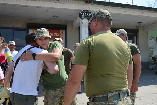 Понад два роки у полоні: на Одещину повернулися четверо захисників Зміїного фото 6