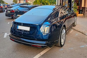 В Одессе заметили электромобиль Rolls-Royce Spectre фото 1