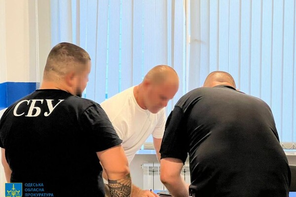 Голову громади півдня Одеської області оголосили у розшук: він наживався на відновленні будинку, який постраждав від РФ фото