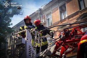 На Софіївській горить будинок: рятують людей (оновлюється) фото 11