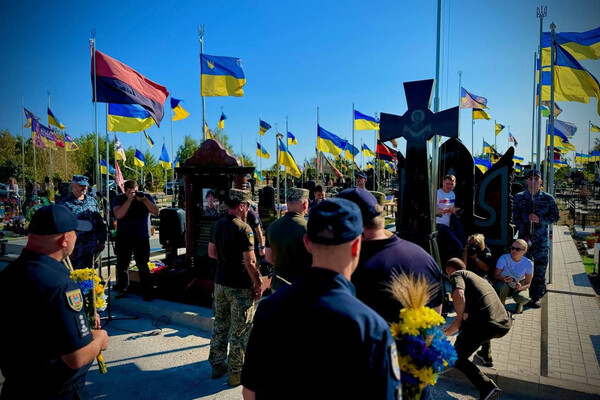 Забіг у вишиванках і вшанування пам'яті Героїв: як Одеса відзначає День Незалежності фото 11