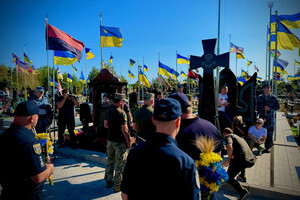 Забіг у вишиванках і вшанування пам'яті Героїв: як Одеса відзначає День Незалежності фото 11