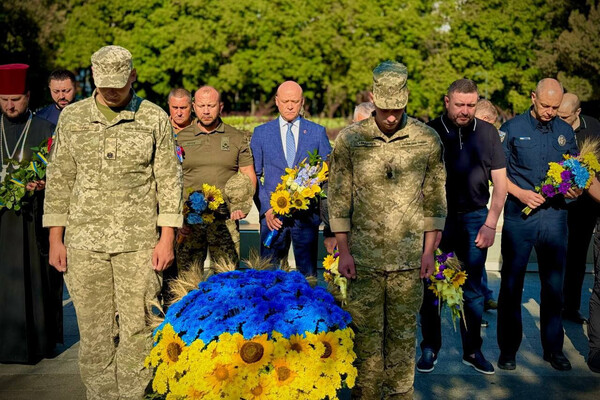 Забіг у вишиванках і вшанування пам'яті Героїв: як Одеса відзначає День Незалежності фото 12