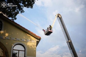 Утром в один из куполов храма Свято-Иверского мужского монастыря ударила молния  фото 2