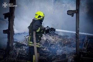 Утро в Одессе началось с ракетной атаки и взрывов, исчез свет и остановился электротранспорт: пострадали семеро  (обновлено) фото 5