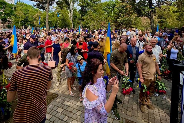 Що не так з Аллею Героїв, яку відкрили нещодавно в Одесі фото 4