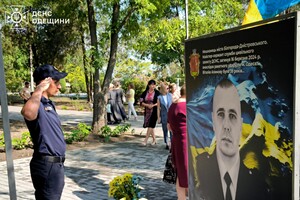 В Одесской области установили мемориальные доски спасателям, погибшим в результате обстрела Одессы фото 3