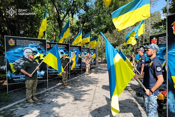 В Одеській області встановили меморіальні дошки рятувальникам, які загинули внаслідок обстрілу Одеси фото 5