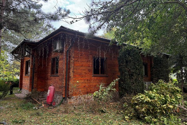 Горели частные дома, склад и автомобиль: в ОВА рассказали о последствиях атаки &quot;Шахедов&quot; на Одесскую область фото 4