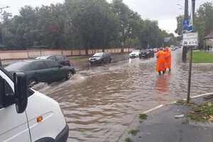 В Одесі через негоду повністю затопило деякі вулиці, не курсують кілька трамваїв (оновлено) фото 5