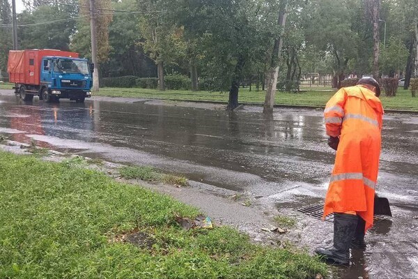 В Одессе из-за непогоды полностью затопило некоторые улицы, не курсируют несколько трамваев (обновлено) фото 7