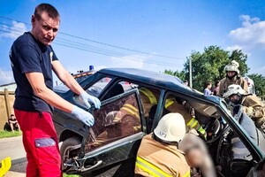 В Одесском районе автомобиль сбил столб: несколько человек получили травмы фото 4