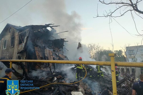 Ночью &quot;шахеды&quot; атаковали Измаил Одесской области: погибли три человека, 14 пострадали (обновлено) фото 15