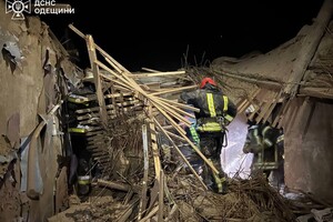 Ночью &quot;шахеды&quot; атаковали Измаил Одесской области: погибли три человека, 14 пострадали (обновлено) фото 16