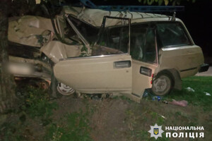 В Одесской области автомобиль врезался в дерево: травмировались три человека фото 1