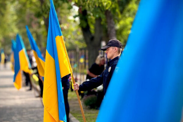 Без сліз не можна дивитися: на Алеї Героїв в Одесі додали ще 64 імені фото 1