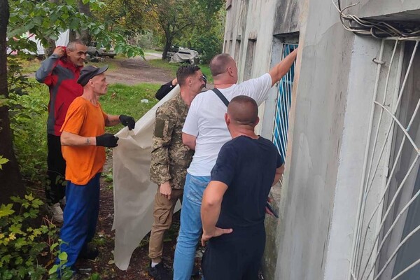 В Одесі внаслідок обстрілу зазнав руйнувань житловий будинок: куди мешканцям звертатися по допомогу фото 4