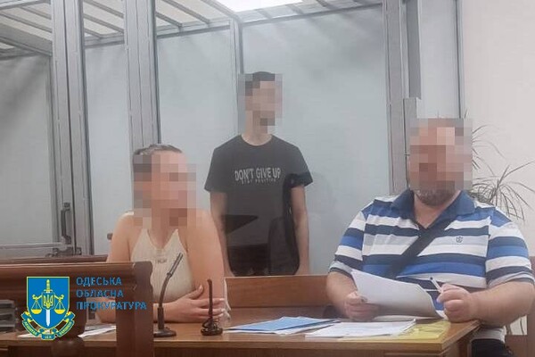 Підпалювали військові автівки та релейні шафи: в Одесі оголосили про підозру трьом чоловікам фото