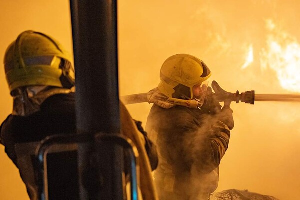 В Одесі сталася потужна пожежа: горіла складська будівля фото