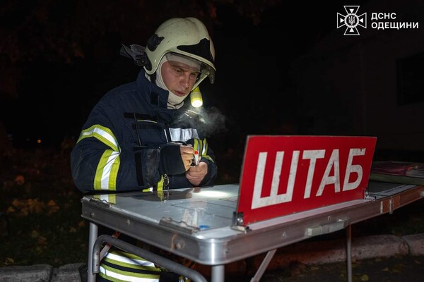 В Одессе произошел мощный пожар: горело складское здание фото 3