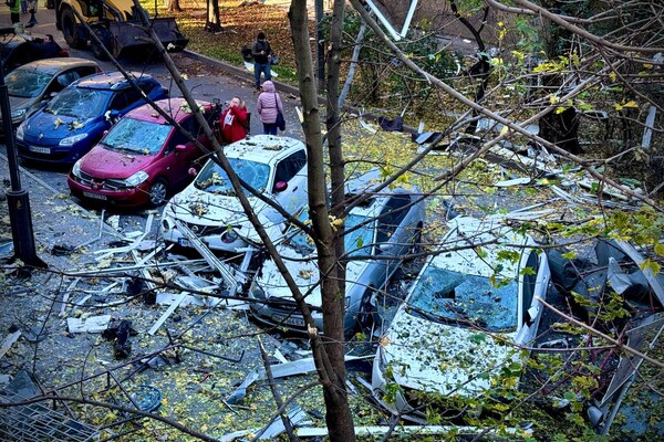 Подробиці дронової атаки Одеси: постраждали три багатоповерхівки, люди залишилися без газу та тепла (оновлено) фото 35