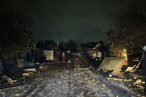 Во время  ночной атаки Одессы пострадали дома, склады и авто: погибла женщина, ранены дети (обновлены) фото 21