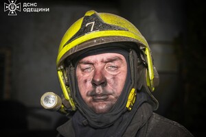 Наслідки нічної атаки Одеси: постраждали двоє людей, вбило собаку (фото, відео) фото 11