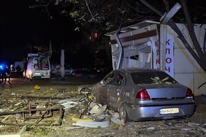 Наслідки нічної атаки Одеси: постраждали двоє людей, вбило собаку (фото, відео) фото 2