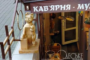 В Одессе появилась еще одна скульптура котика фото