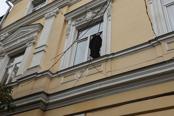 Під час обстрілу Одеси постраждала амбулаторія та музей: де розгорнули штаби допомоги фото 25