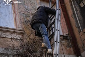 В Одесі обрушилася частина будинку, який постраждав після обстрілу фото 3