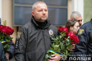 В Одесі попрощалися з поліцейськими, які загинули внаслідок ракетного удару 18 листопада фото 3