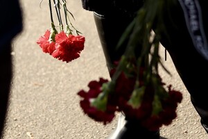 В Одесі попрощалися з поліцейськими, які загинули внаслідок ракетного удару 18 листопада фото 5