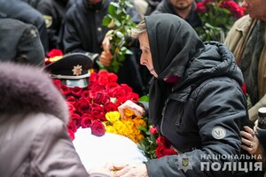 В Одесі попрощалися з поліцейськими, які загинули внаслідок ракетного удару 18 листопада фото 11