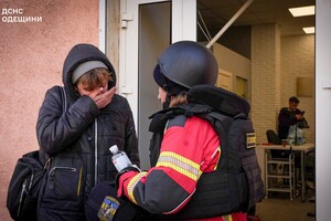 На месте &quot;прилета&quot; в Одессе развернули штаб помощи, прокуратура начала расследование (обновлено) фото 8