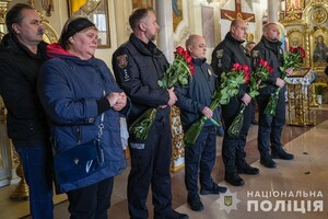 В Одесі попрощалися з поліцейським, який зазнав важких поранень під час обстрілу міста 18 листопада фото 3