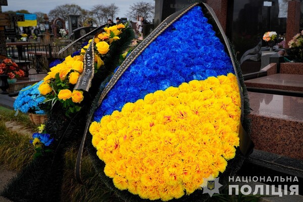 В Одесі попрощалися з поліцейським, який зазнав важких поранень під час обстрілу міста 18 листопада фото 6