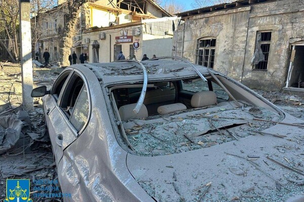 На месте &quot;прилета&quot; в Одессе развернули штаб помощи, прокуратура начала расследование (обновлено) фото 16