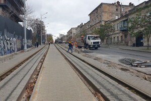 Знімають трамвайні колії: як в Одесі триває ремонт узвозу Віталія Блажка  фото 7