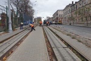 Знімають трамвайні колії: як в Одесі триває ремонт узвозу Віталія Блажка  фото 8