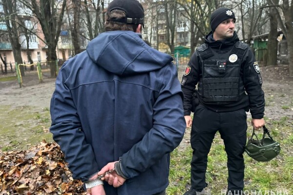 В Одессе возле жилого квартала спецназ КОРД задержал мужчину с боевой гранатой  фото 1