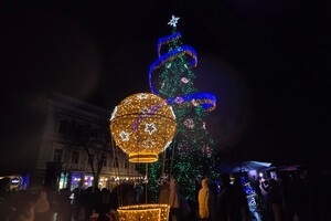 В Одессе открыли главную елку города: фотоотчет фото 4