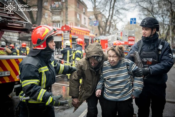 В Одессе горела квартира на Троицкой: пострадали три человека фото 8